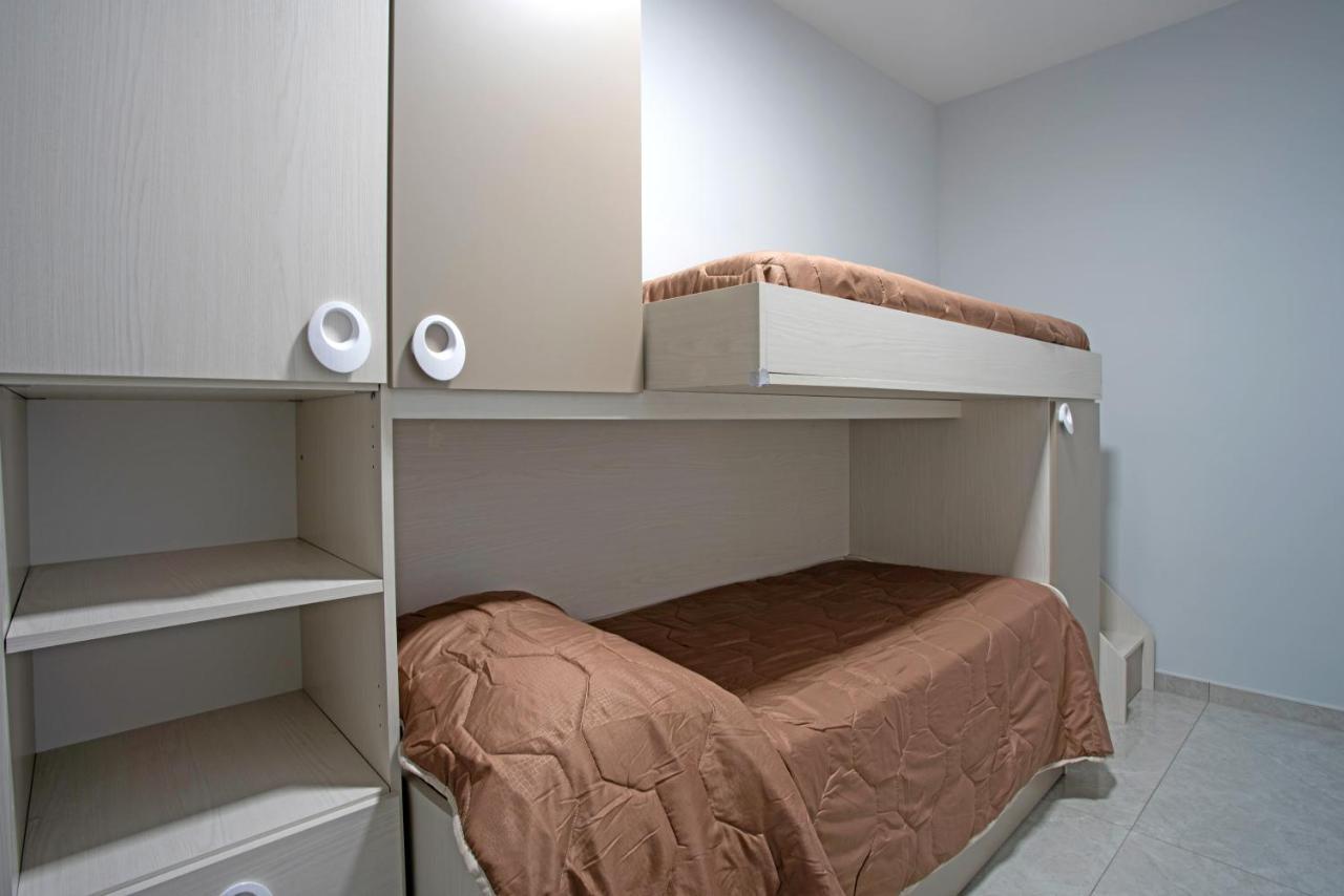 Giovi'S Apartments 卡斯特拉玛雷帝斯达比亚 外观 照片