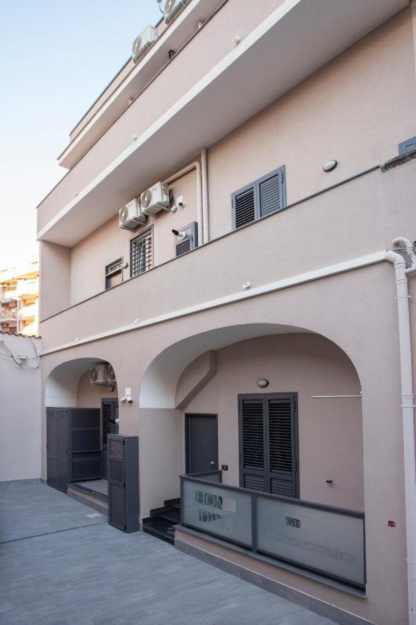 Giovi'S Apartments 卡斯特拉玛雷帝斯达比亚 外观 照片
